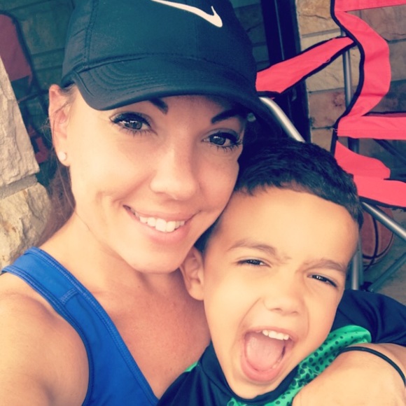 Meet your Posher, Stephanie - Picture 1 of 1